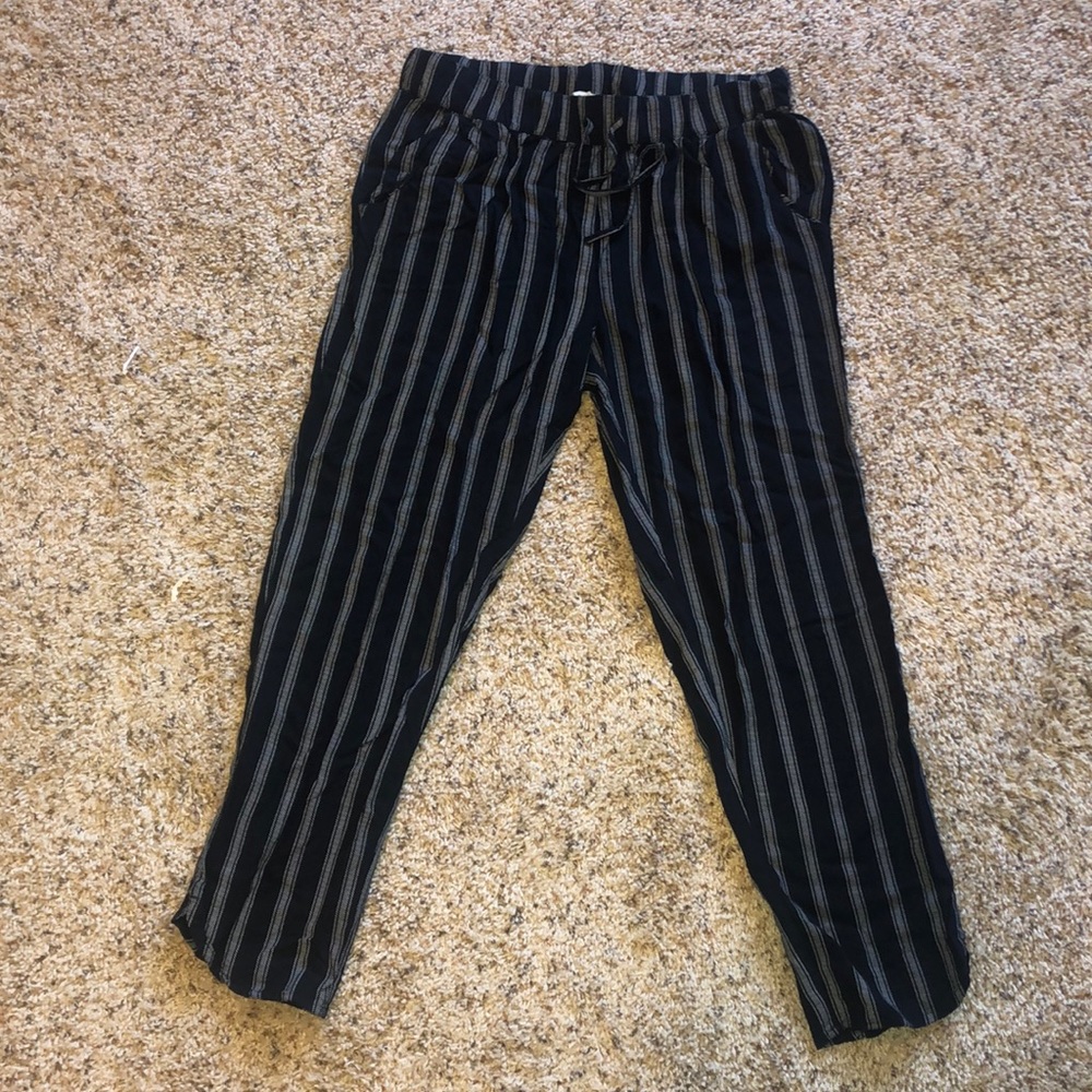 American Eagle cropped pants